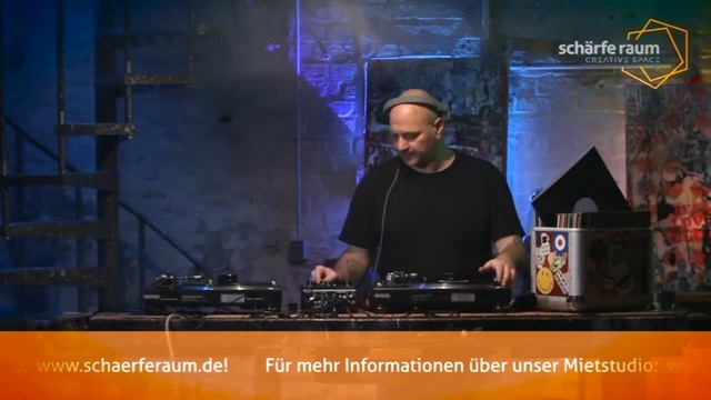 REAL LOVE CLUB LIVE STREAM FROM SCHAERFERAUM / DJ E.M.B.D.A. 02.02.2022 смотреть онлайн