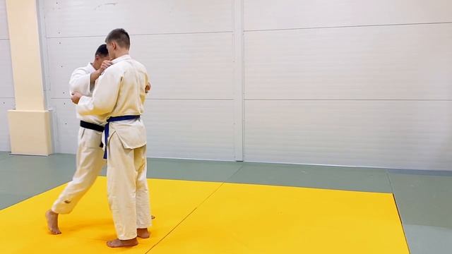 O SOTO GURUMA (大外車)