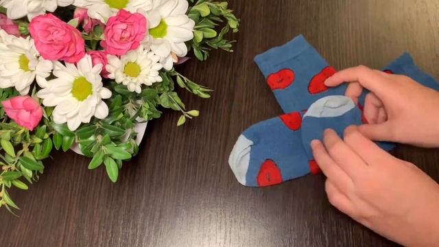 ЛАЙФХАК. КАК СЛОЖИТЬ НОСКИ. ЭКОНОМИМ МЕСТО В ШКАФУ. LIFE HACH смотреть онлайн