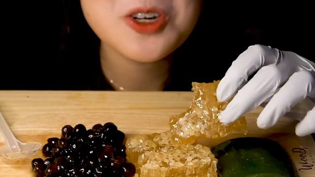 ASMR RAW HONEYCOMB, TAPIOCA PEARLS, ALOE VERA MUKBANG 허니콤, 타피오카 펄, 알로에 먹방 смотреть онлайн