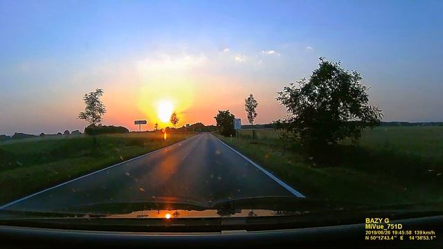 VW Phaeton W12 sun ride - very fast смотреть онлайн