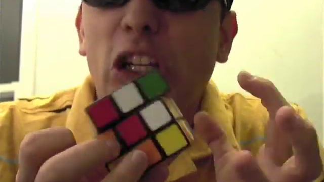 The Puzzle - MysteryGuitarMan solves a Rubik's Cube - Joe Penna смотреть онлайн