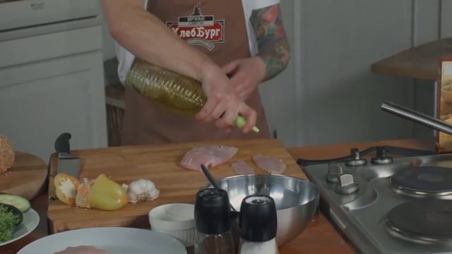 Сэндвич с куриным филе. Хлеб многозерновой Немецкий ТМ ХлебБург. смотреть онлайн