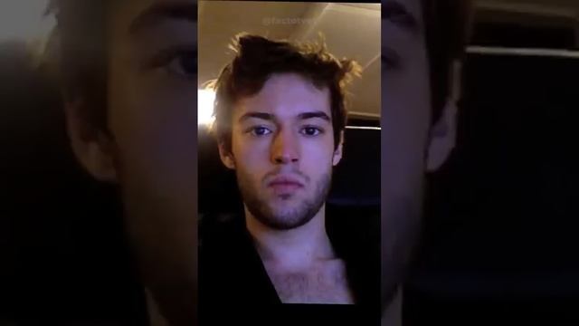 Этот мальчик фотографировал себя на протяжении жизни? смотреть онлайн