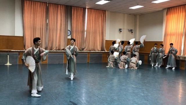 “Scholars With Paper Fans” Class Version, Beijing Dance Academy.