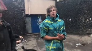 ПАДЕНИЕ МИШАНИ ОГОРОДНИКА С ЛЕСТНИЦЫ