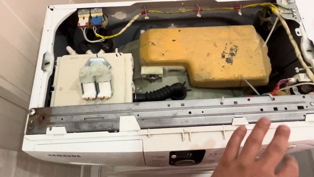 Стиральная машина Samsung (WF0400N2N) Ошибка 4E смотреть онлайн