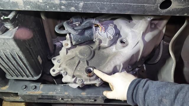 CUSTOMER STATES HAVENT DONE A TRANSFER CASE SERVICE IN 200K MILES! HOWTO SERVICE A TRANSFER CASE. смотреть онлайн