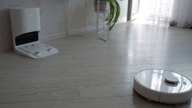 Dreame Bot D10 Plus — самый доступный робот-пылесос со станцией самоочистки