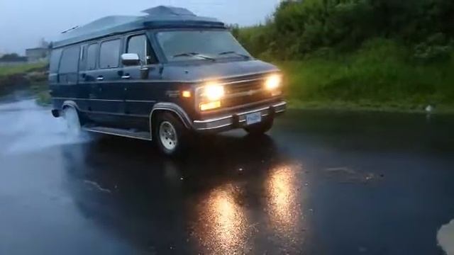 Byron quemando llanta chevy van 5.7 смотреть онлайн