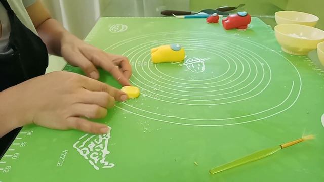 HOW TO MAKE AMONG US CAKE TOPPERS!|tutorial|easy and fun to make😊💟👍 смотреть онлайн