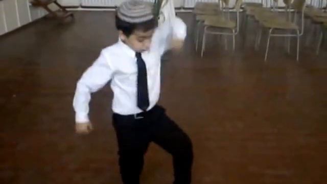 Туркменский танцор Няшность зашкаливает Всем смотреть смотреть онлайн