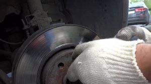 Лада Ларгус замена тормозных дисков и колодок.