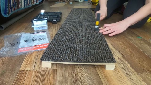 Спасение штор от кошки ))))))))))) DYI - делаем кошке лазилку. смотреть онлайн