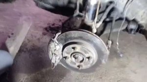 Как снять передние тормозные колодки Ford Focus 1 #RAZNOBOY #FordFocus1 #фордфокус1