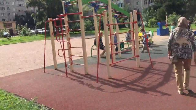 Московская область, Балашиха, улица Свердлова. Детский городок во дворе. 26.08.2016, 13:15 смотреть онлайн