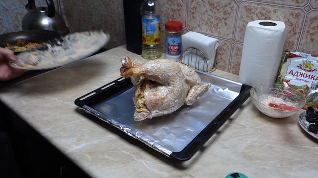 Деревенская, ЗАПЕЧЕННАЯ КУРИЦА с рисом и черносливом. смотреть онлайн