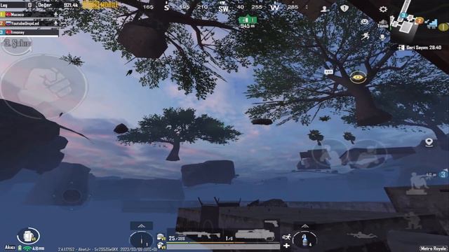 WE GIVEN THE ENEMY ALL ITEMS - PUBG METRO ROYALE CHAPTER 12 смотреть онлайн