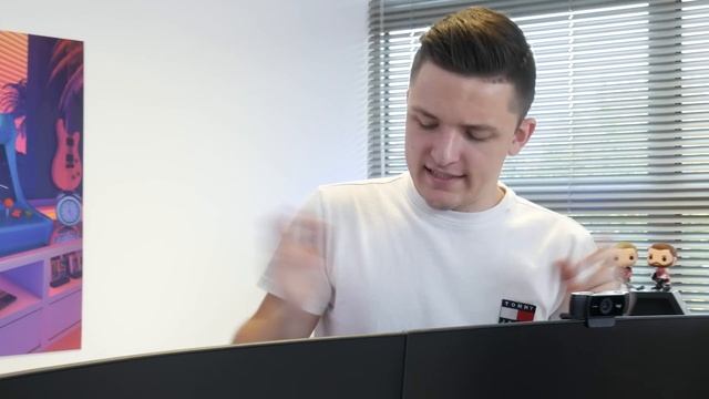 Ultimate RTX 3080 Streaming Setup! [Dual 165Hz Monitors, Keylight & 3080 Build!] смотреть онлайн
