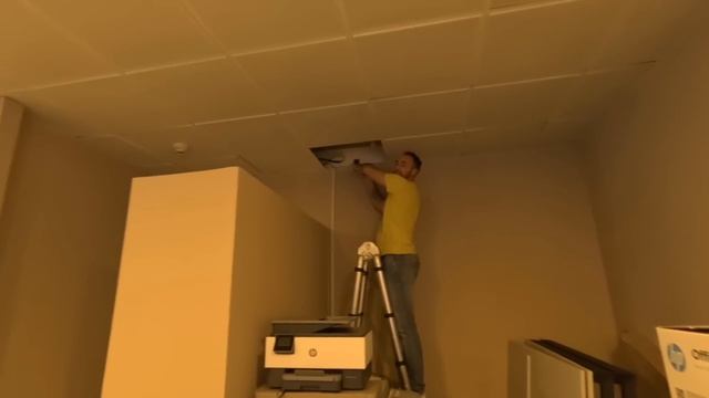 Как ХОЛОДИЛЬНИК подключили к ЛАМПОЧКЕ смотреть онлайн