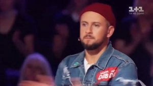 МОНАТИК ЗАПЛАКАЛ//Влад Феничко-Обiйми