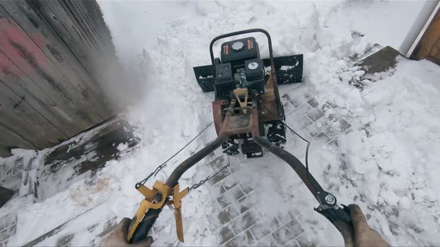 МОТОБЛОК КАСКАД МБ-1 ПРОТИВ СНЕГА! ЖИЗНЬ В ДЕРЕВНЕ! смотреть онлайн