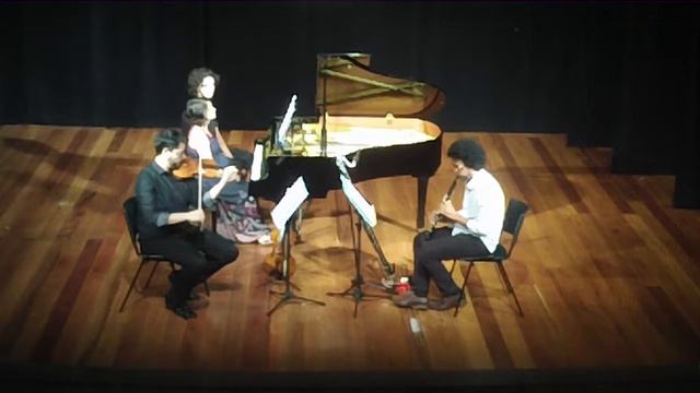 Milhaud - Suite for violin, clarinet, and piano 3 "Jeu" смотреть онлайн