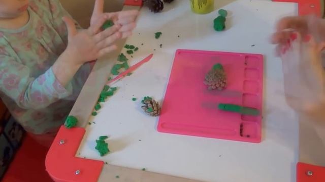 Поделка из пластилина и шишки. Черепаха смотреть онлайн