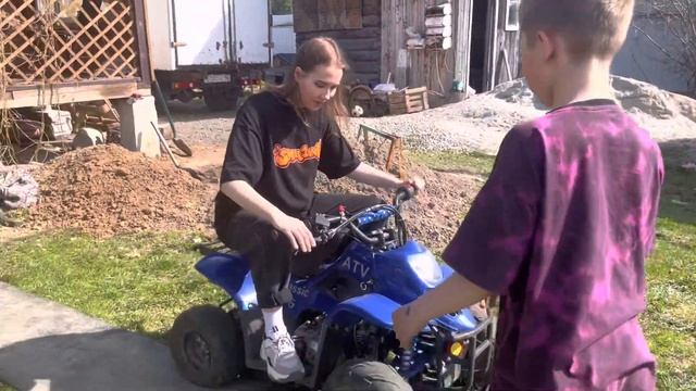 Дача VLOG | готовим роллы | катаемся на квадроцикле | skrep one + kilveinnn смотреть онлайн