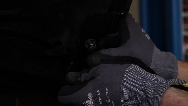 Install aftermarket hood struts on Nissan Pathfinder R51 смотреть онлайн
