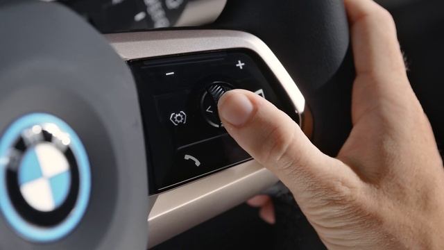 Customize the BMW iDrive Instrument Cluster and Head-Up Display | BMW How-To смотреть онлайн