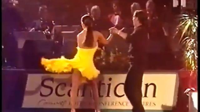 Donnie Burns & Gaynor Fairweather - Samba смотреть онлайн
