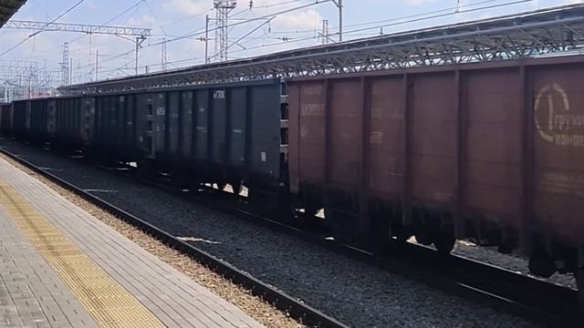 2ЭС6-685 проходит ЖД вокзал Самара с 64 вагонами. 21 июня 2021 г. смотреть онлайн