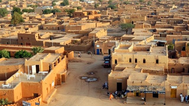 Ниамей (фр. Niamey) — город в Нигере, административный центр департамента Ниамей смотреть онлайн