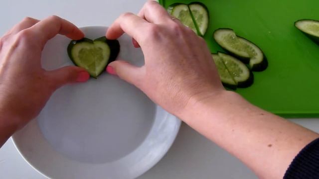 Heart-shaped Cucumbers for Valentine's Day. Cutting Cucumbers. смотреть онлайн