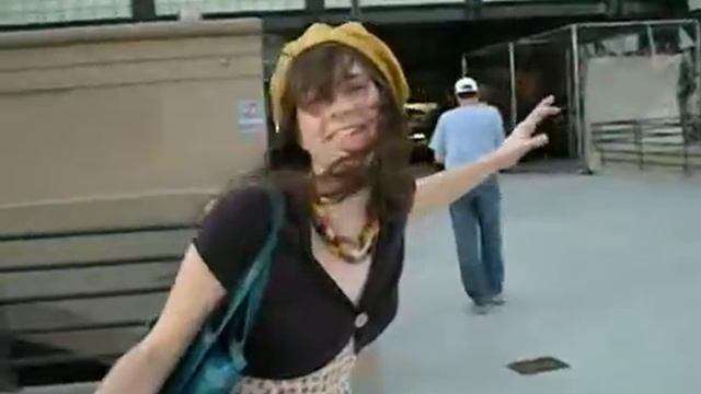 Hannah and Grace for The Amazing Race_White Sox Game! смотреть онлайн