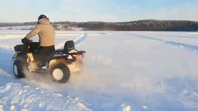 Дрифт по льду на квадроциклах смотреть онлайн