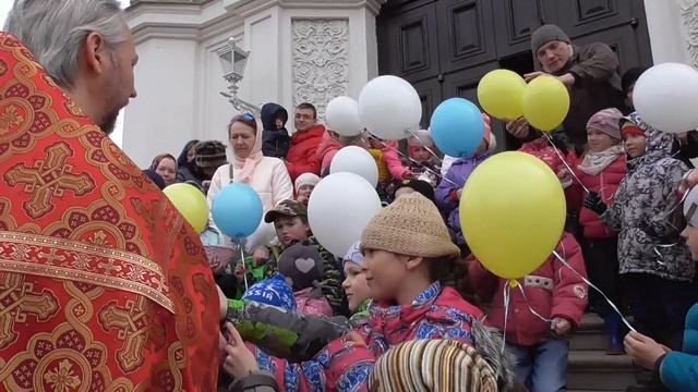 Христос воскресе! Шарики и голуби в небо! Пасха в Царском Селе. смотреть онлайн