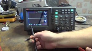 Как измерить напряжение на осциллографе.