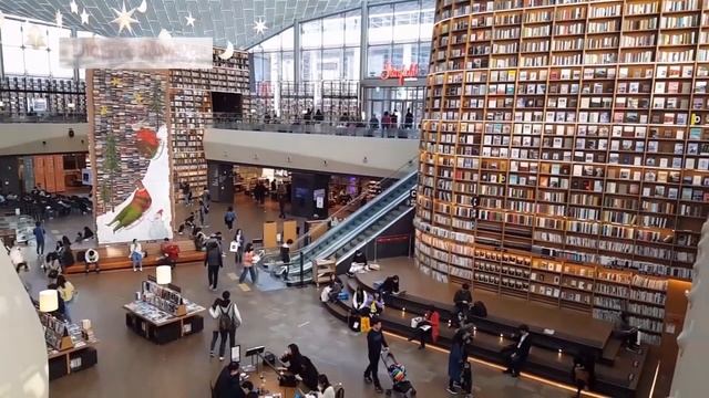 Как Библиотека Создала ТРАФИК в Торговом Центре COEX - Starfield Library, Сеул Южная Корея смотреть онлайн
