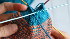 Показываю, как я делаю убавки при вязании носков спицами