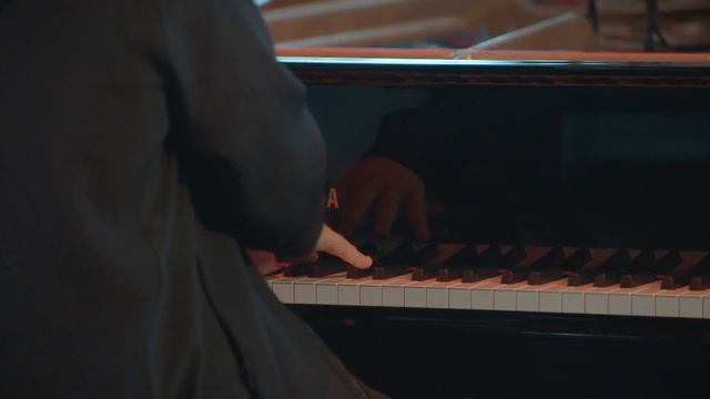 Ezra Collective - The Philosopher (live @TivoliVredenburg Utrecht)