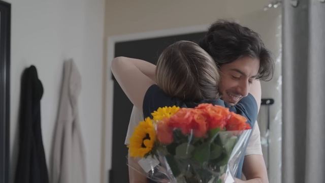 Buying flowers for BOTH of them смотреть онлайн
