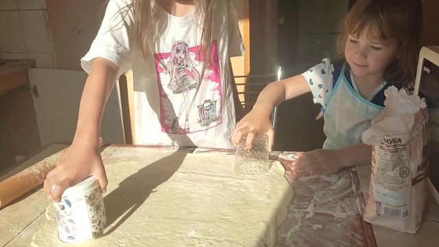 Готовим картофельное пюре и вареники по книге «Мама, мы сами!» Ольги Валяевой смотреть онлайн