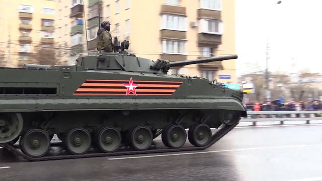 Военная техника на Звенигородском шоссе - (репетиция парада) смотреть онлайн