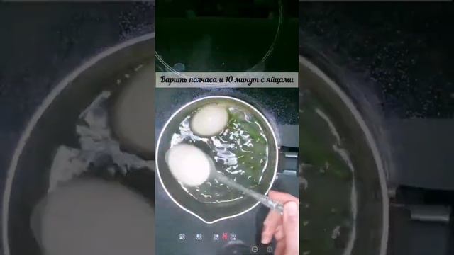 4 НАТУРАЛЬНЫХ СПОСОБА ПОКРАСИТЬ ЯЙЦА НА ПАСХУ смотреть онлайн