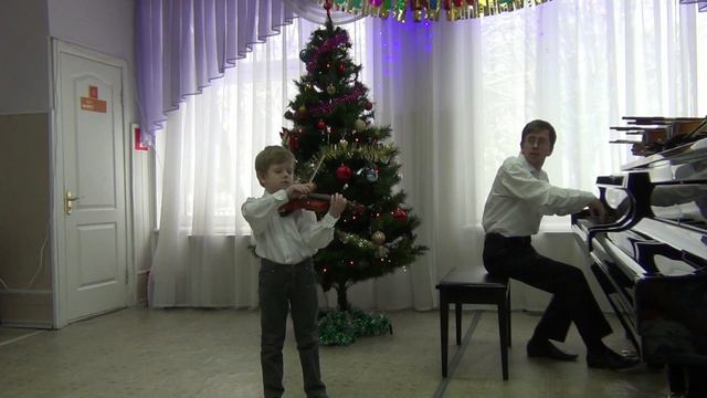 "Новогодняя"!!! Исполняет Ананьев Михаил, преподаватель Гамолина Е.В., концертмейстер Ананьев А.А. смотреть онлайн