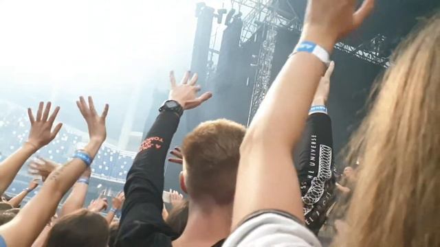 Макс Корж - Время без забот (live, стадион поет под пианино, 60 FPS, 31.08.2019, Москва, ВТБ АРЕНА) смотреть онлайн