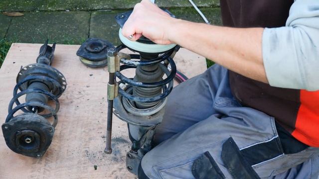 Renault Modus 2009 1.5 dci , első toronycsapágy csere / replace front strut mount смотреть онлайн