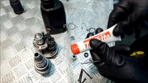 КАК снять переключатель? Перфоратор MAKITA HR2450T пропал удар ,- замена бойка и кольца поршня